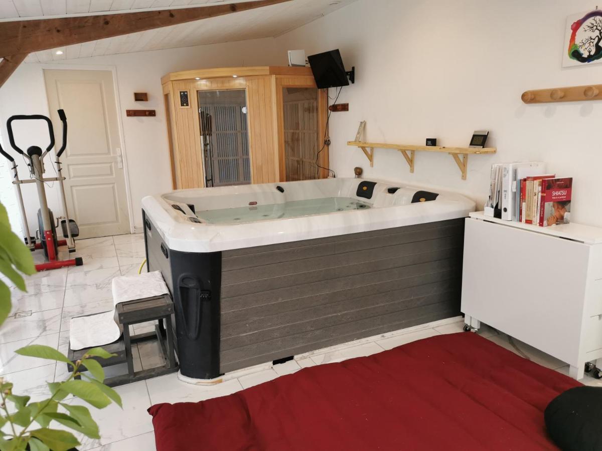 Logis Des Douves Bed & Breakfast Tiffauges Ngoại thất bức ảnh