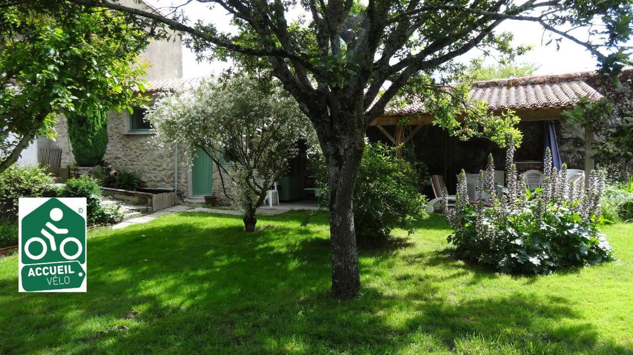 Logis Des Douves Bed & Breakfast Tiffauges Ngoại thất bức ảnh