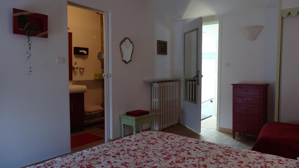 Logis Des Douves Bed & Breakfast Tiffauges Ngoại thất bức ảnh