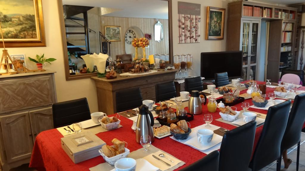 Logis Des Douves Bed & Breakfast Tiffauges Ngoại thất bức ảnh