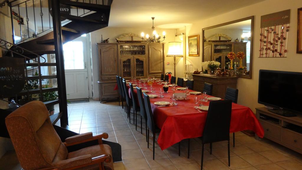 Logis Des Douves Bed & Breakfast Tiffauges Ngoại thất bức ảnh