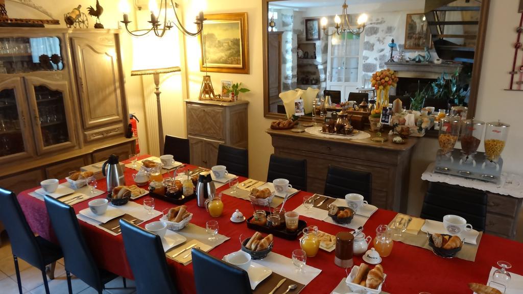 Logis Des Douves Bed & Breakfast Tiffauges Ngoại thất bức ảnh