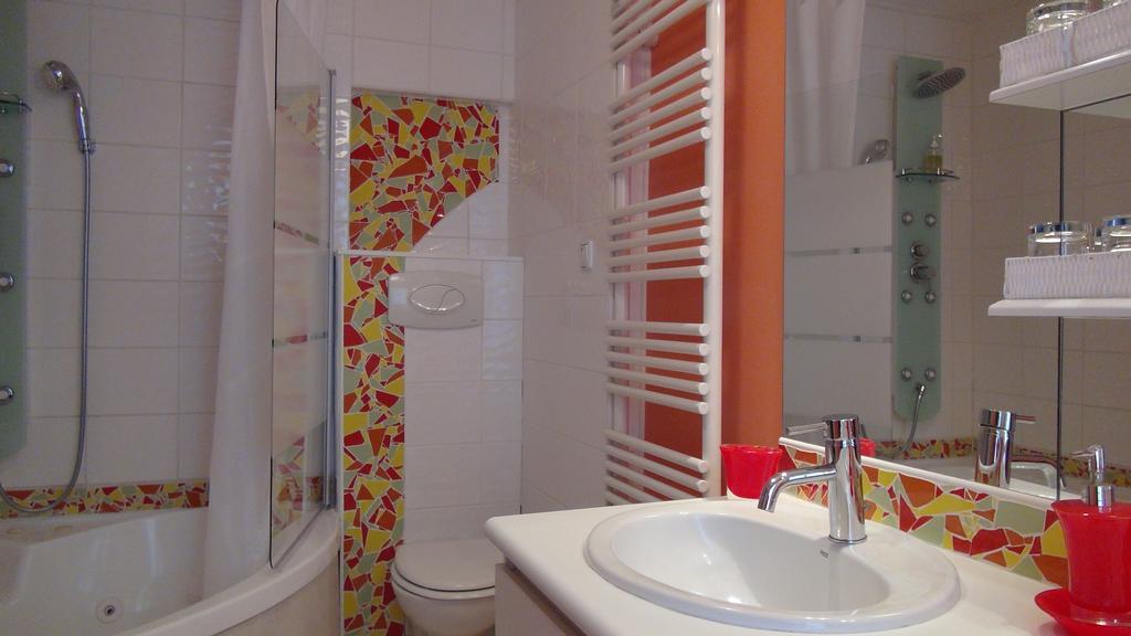 Logis Des Douves Bed & Breakfast Tiffauges Ngoại thất bức ảnh